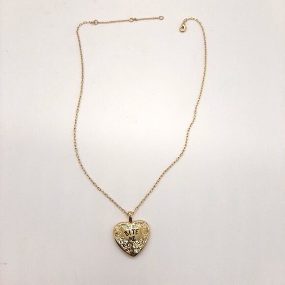 Urban Outfitters Gold Tone Heart Pendant Necklace Kiss Me Bite Me Reversible - Picture 3 of 4